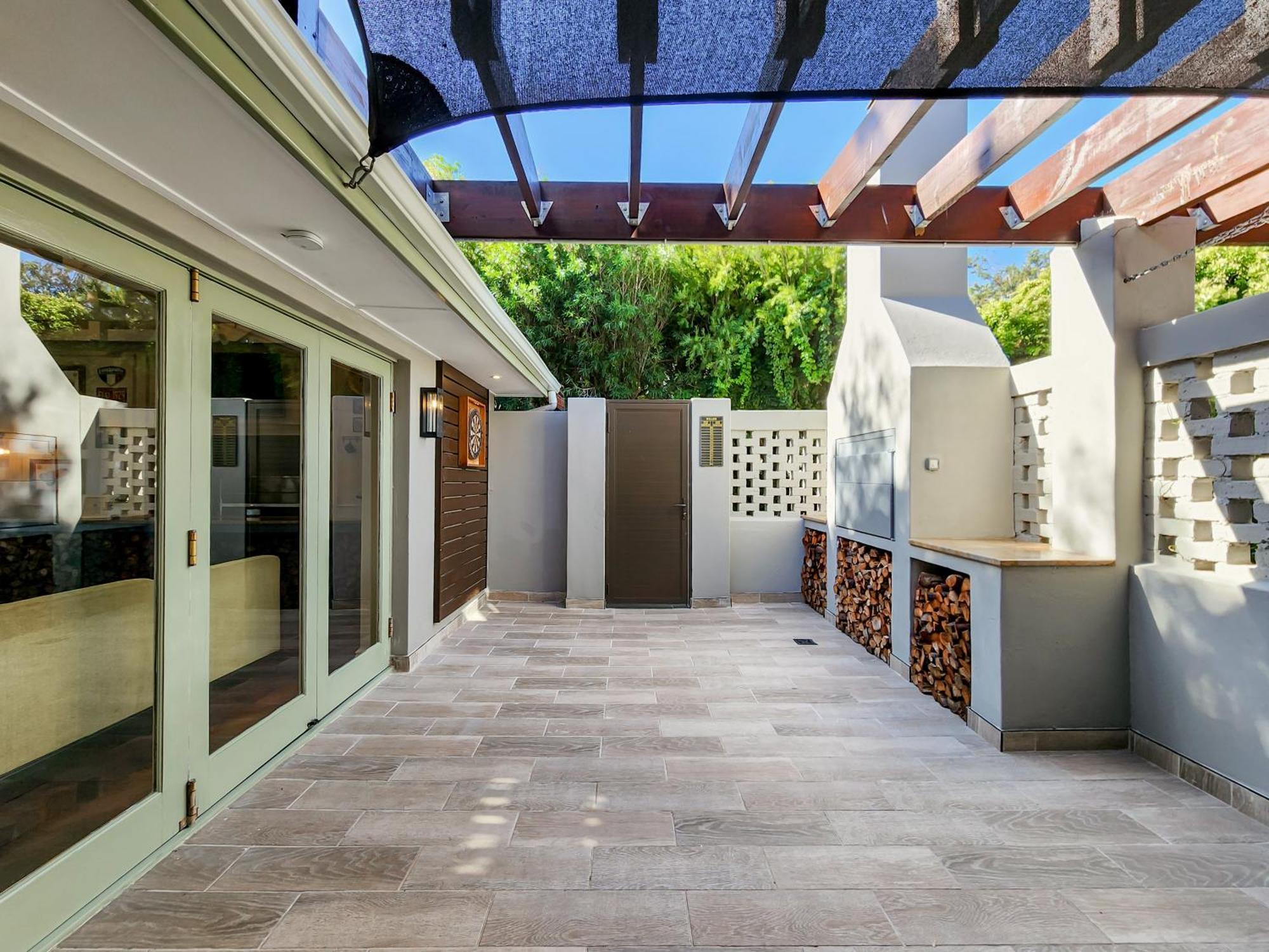 Branch & Vine - Constantia - Formerly Pinoak Kapstadt