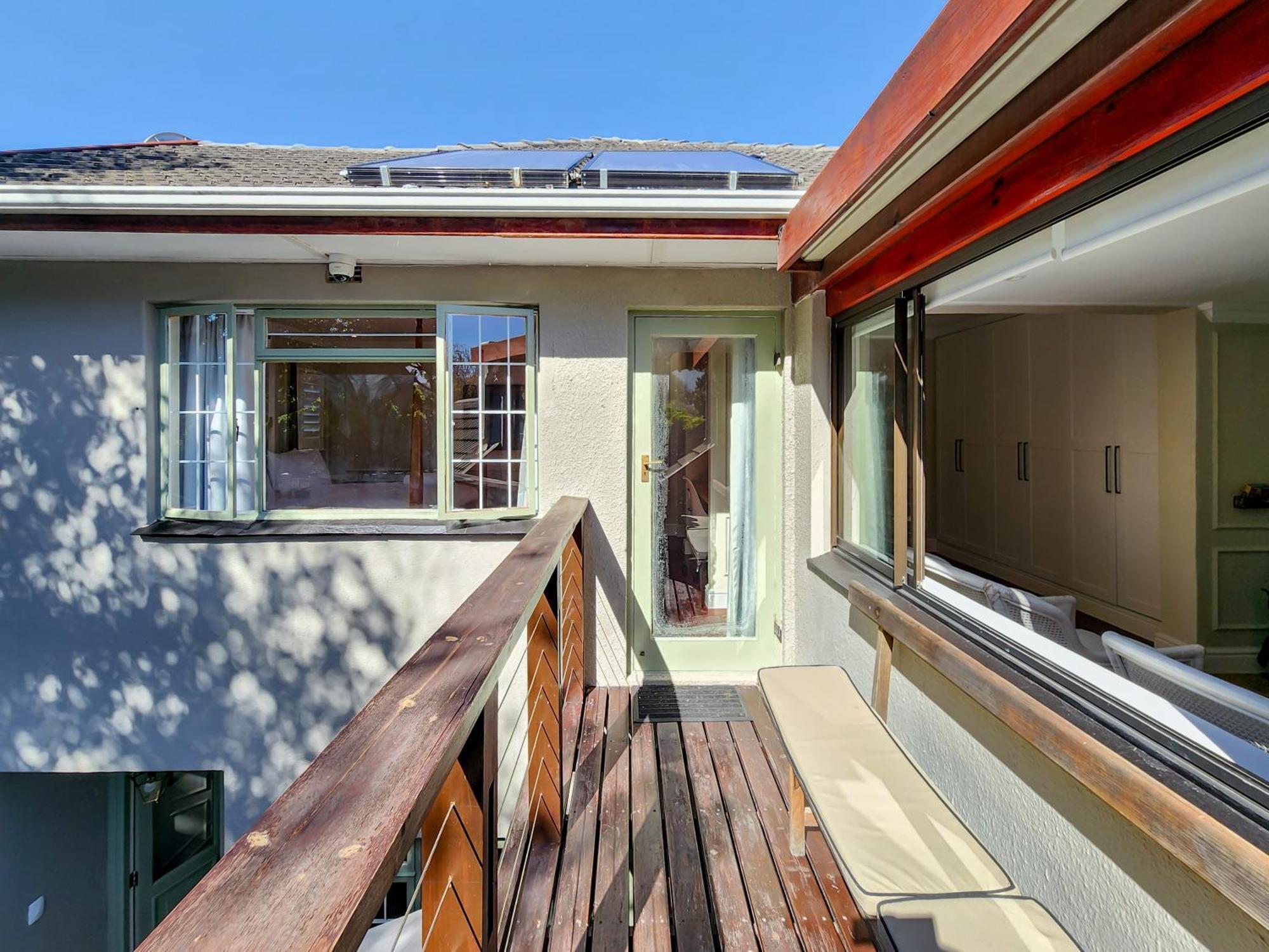 Branch & Vine - Constantia - Formerly Pinoak Gasthof Kapstadt