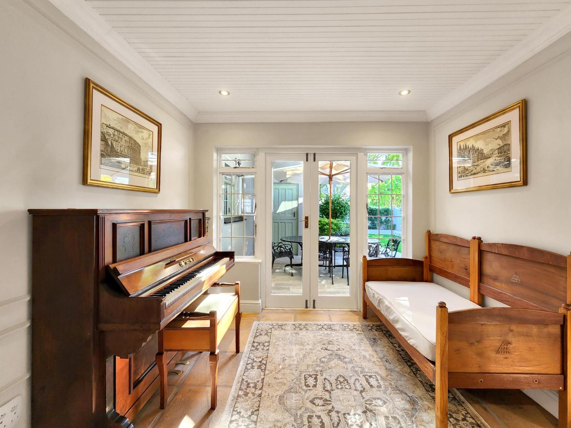 Branch & Vine - Constantia - Formerly Pinoak Gasthof