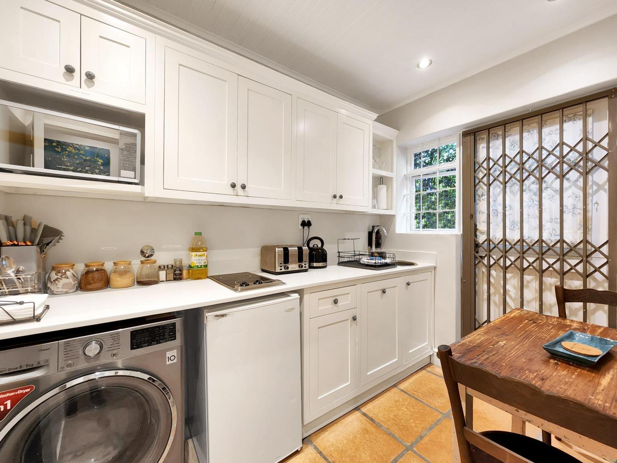 Branch & Vine - Constantia - Formerly Pinoak Gasthof Kapstadt